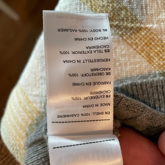 Untuckit Cashmere Sweater - Picture 4 of 4